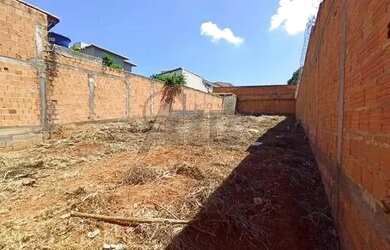 Imagem: O terreno possui 400m² de Área e está localizado em Centro