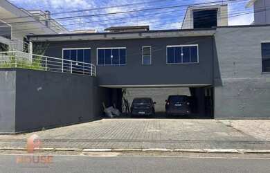 Imagem: A casa em condomínio possui 3 Dormitórios, 3 Banheiros, 4