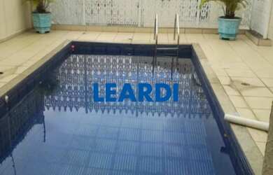 Imagem: A casa possui 3 Dormitórios, 3 Banheiros, 5 Vagas na garagem