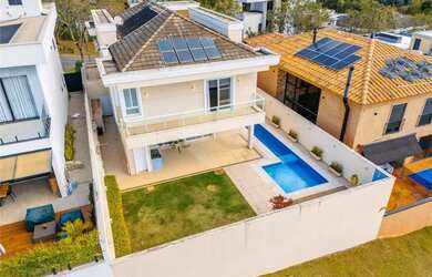 Imagem: A casa em condomínio possui 3 Dormitórios, 4 Banheiros, 2