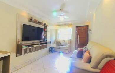 Imagem: A casa possui 3 Dormitórios, 2 Banheiros, 5 Vagas na garagem