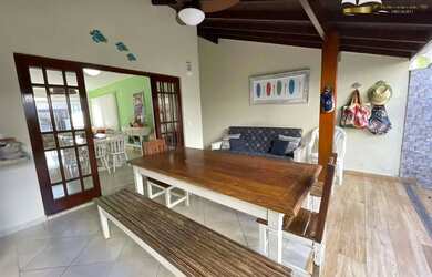 Imagem: A casa em condomínio à venda possui 4 Dormitórios, 4 Banheiros