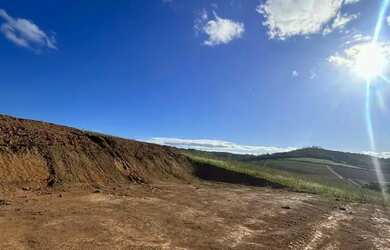 Imagem: O terreno possui 600m² de Área e está localizado em Portão