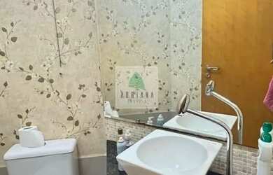 Imagem: A casa em condomínio possui 4 Dormitórios, 5 Banheiros, 2