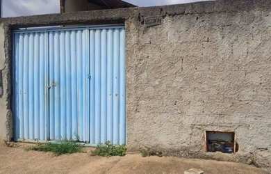 Imagem: A casa possui 2 Dormitórios, 1 Banheiro, 1 Vaga na garagem