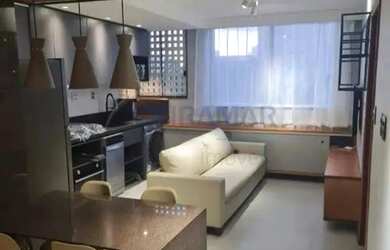 Imagem: O apartamento possui 1 Dormitório, 2 Banheiros, 1 Vaga na garagem