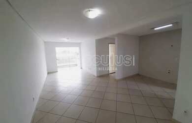 Imagem: O apartamento possui 3 Dormitórios, 2 Banheiros, 1 Vaga na