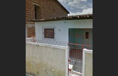 Imagem: A casa possui 2 Dormitórios e 1 Banheiro e está localizado