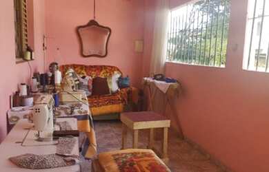 Imagem: A casa possui 2 Dormitórios, 1 Banheiro, 1 Vaga na garagem