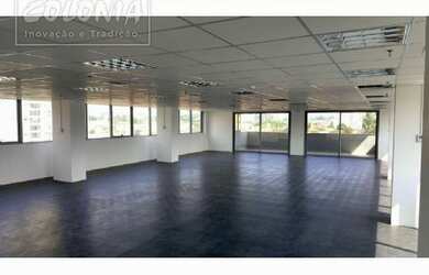 Imagem: O depósito possui 5 Vagas na garagem, 316m² de Área e está