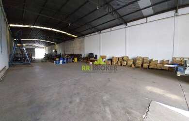 Imagem: O depósito possui 4 Vagas na garagem, 712m² de Área e está