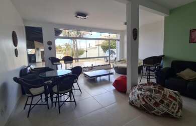 Imagem: A casa em condomínio possui 4 Dormitórios, 5 Banheiros, 5