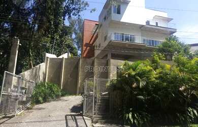 Imagem: A casa em condomínio possui 4 Dormitórios, 5 Banheiros, 5