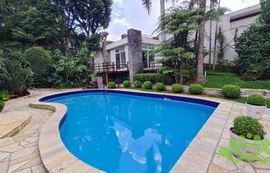 Imagem: O depósito possui 5 Vagas na garagem, 900m² de Área e está