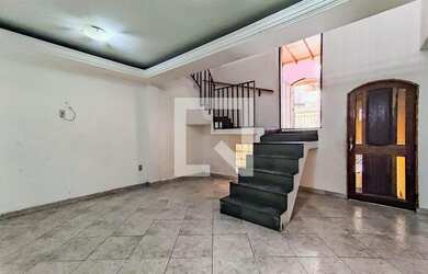 Imagem: A casa possui 2 Dormitórios, 2 Banheiros, 3 Vagas na garagem