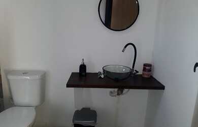 Imagem: A casa possui 3 Dormitórios, 1 Banheiro, 4 Vagas na garagem