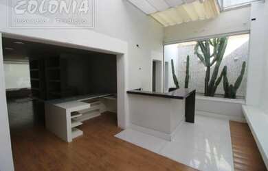 Imagem: O depósito possui 2 Vagas na garagem, 280m² de Área e está