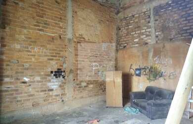 Imagem: A casa possui 3 Dormitórios, 1 Banheiro, 3 Vagas na garagem