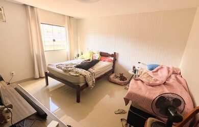 Imagem: A casa possui 4 Dormitórios, 4 Banheiros, 3 Vagas na garagem