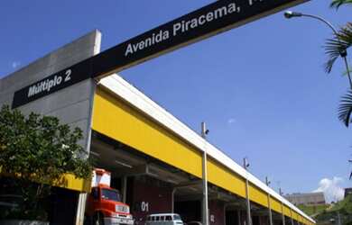 Imagem: O depósito possui 5 Vagas na garagem, 2000m² de Área e está