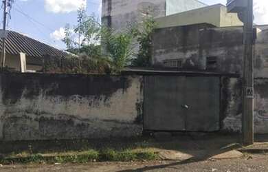 Imagem: A casa possui 2 Dormitórios, 1 Banheiro, 99m² de Área e