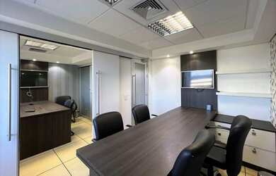 Imagem: O depósito possui 2 Vagas na garagem, 59m² de Área e está