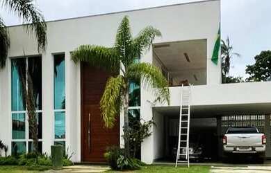 Imagem: A casa em condomínio possui 5 Dormitórios, 5 Banheiros, 4