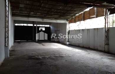 Imagem 10: LOJA GRANDE, VAZIA, EM QUINTINO BOCAIÚVA, RUA GOIÁS