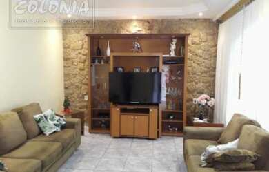 Imagem: A casa possui 3 Dormitórios, 2 Banheiros, 3 Vagas na garagem