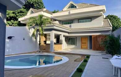 Imagem: A casa em condomínio possui 4 Dormitórios, 5 Banheiros e 350m²