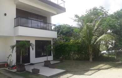 Imagem: A casa possui 4 Dormitórios, 4 Banheiros, 2 Vagas na garagem