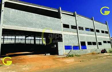 Imagem: O depósito possui 4 Vagas na garagem e 1590m² de Área e está