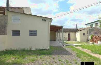 Imagem: A casa possui 2 Dormitórios, 1 Banheiro, 5 Vagas na garagem