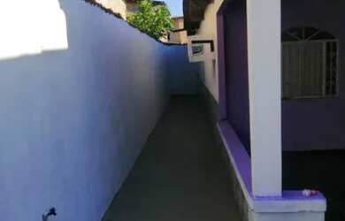 Imagem: A casa possui 2 Dormitórios, 1 Banheiro, 1 Vaga na garagem