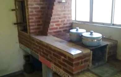 Imagem: A casa possui 2 Dormitórios, 1 Banheiro, 2 Vagas na garagem