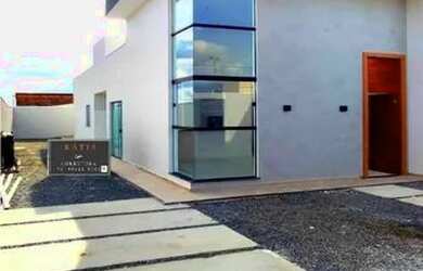 Imagem: A casa possui 2 Dormitórios, 2 Banheiros e 4 Vagas na garagem