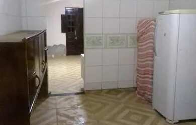 Imagem: A casa possui 3 Dormitórios, 2 Banheiros, 1 Vaga na garagem