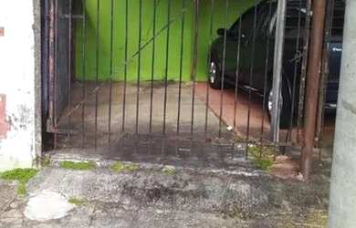 Imagem: A casa possui 1 Dormitório, 1 Banheiro, 1 Vaga na garagem