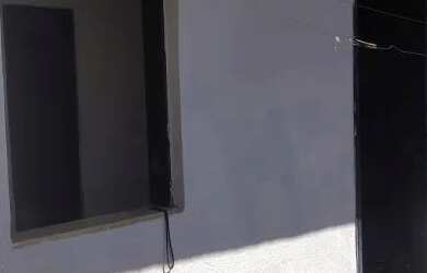 Imagem: A casa possui 1 Dormitório, 1 Banheiro, 1 Vaga na garagem e