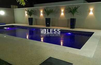 Imagem: A casa em condomínio possui 3 Dormitórios, 3 Banheiros, 360m²