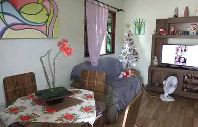 Imagem: A casa possui 3 Dormitórios, 1 Banheiro, 1 Vaga na garagem