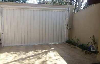 Imagem: A casa possui 3 Dormitórios, 4 Banheiros, 2 Vagas na garagem