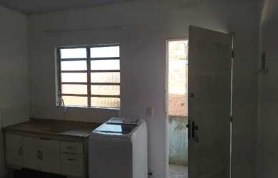 Imagem: A casa possui 1 Dormitório, 1 Banheiro e está localizado