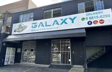 Imagem: O depósito possui 3 Vagas na garagem e está localizado em