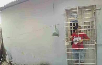 Imagem: A casa possui 2 Dormitórios, 1 Banheiro e está localizado