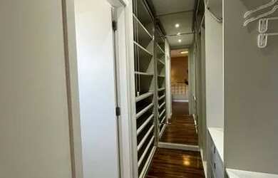 Imagem: O apartamento possui 3 Dormitórios, 1 Banheiro, 3 Vagas na