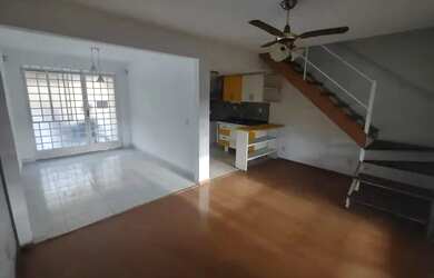 Imagem: A casa em condomínio possui 2 Dormitórios, 1 Banheiro, 2 Vagas