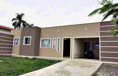 Imagem: A casa possui 3 Dormitórios, 3 Banheiros, 1 Vaga na garagem