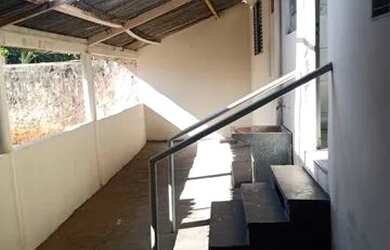 Imagem: A casa possui 2 Dormitórios, 1 Banheiro, 1 Vaga na garagem