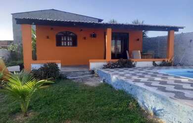 Imagem: A casa possui 3 Dormitórios, 2 Banheiros, 5 Vagas na garagem